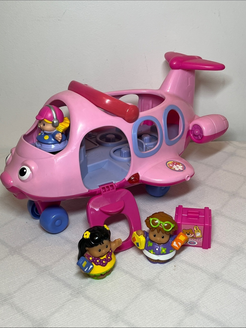 LITTLE PEOPLE Lil' Movers Pink Airplane
Complete
3 figures
Musical. Works